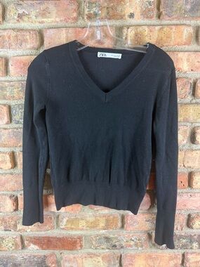 Zara Womens Black V Neck Pullover Lightweight  Gold Button On Sleeve Sweater